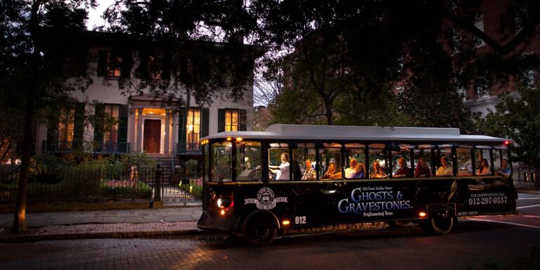 Savannah Ghosts & Gravestones trolley in front of Andrew Low House